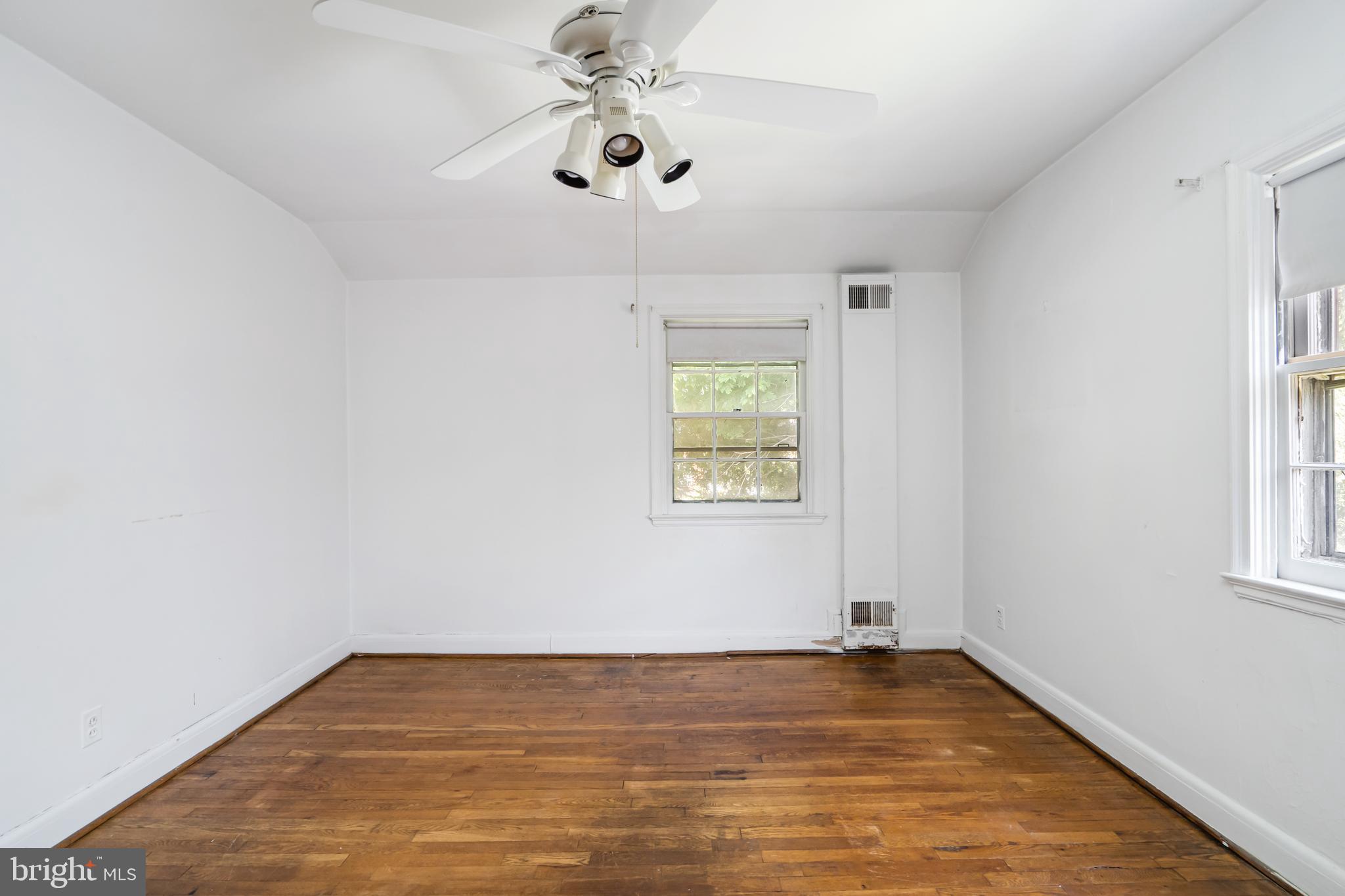 4009 Brookhill Road Baltimore, MD 21215 - Photo 17 of 27 Warm Space to Rest and Relax