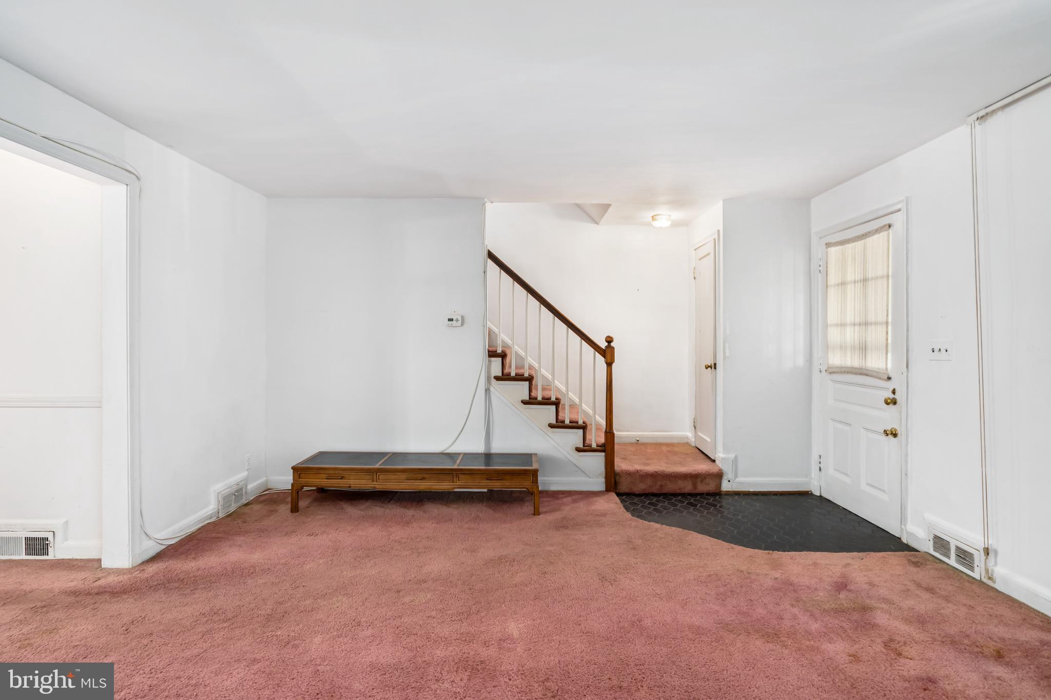 4009 Brookhill Road Baltimore, MD 21215 - Photo 4 of 27 Warm and Inviting Living Room