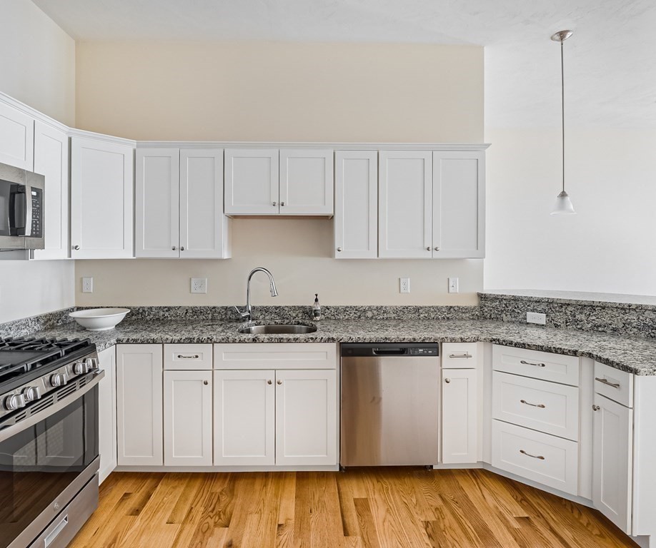 53 Tea Party Circle, Unit 53 Holden, MA 01520 - Photo 4 of 28