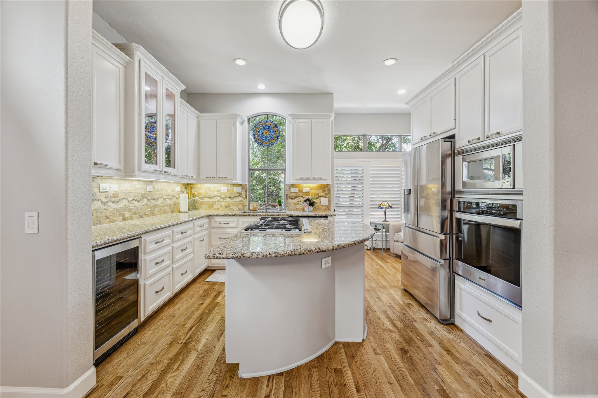 544 Bomar Street Houston, TX 77006 - Photo 4 of 43 GOURMET ISLAND KITCHEN... The heart of the home is the gourmet island kitchen, featuring granite countertops, stainless steel appliances, and a premium Bosch 5-burner gas cooktop with downdraft vent hood.