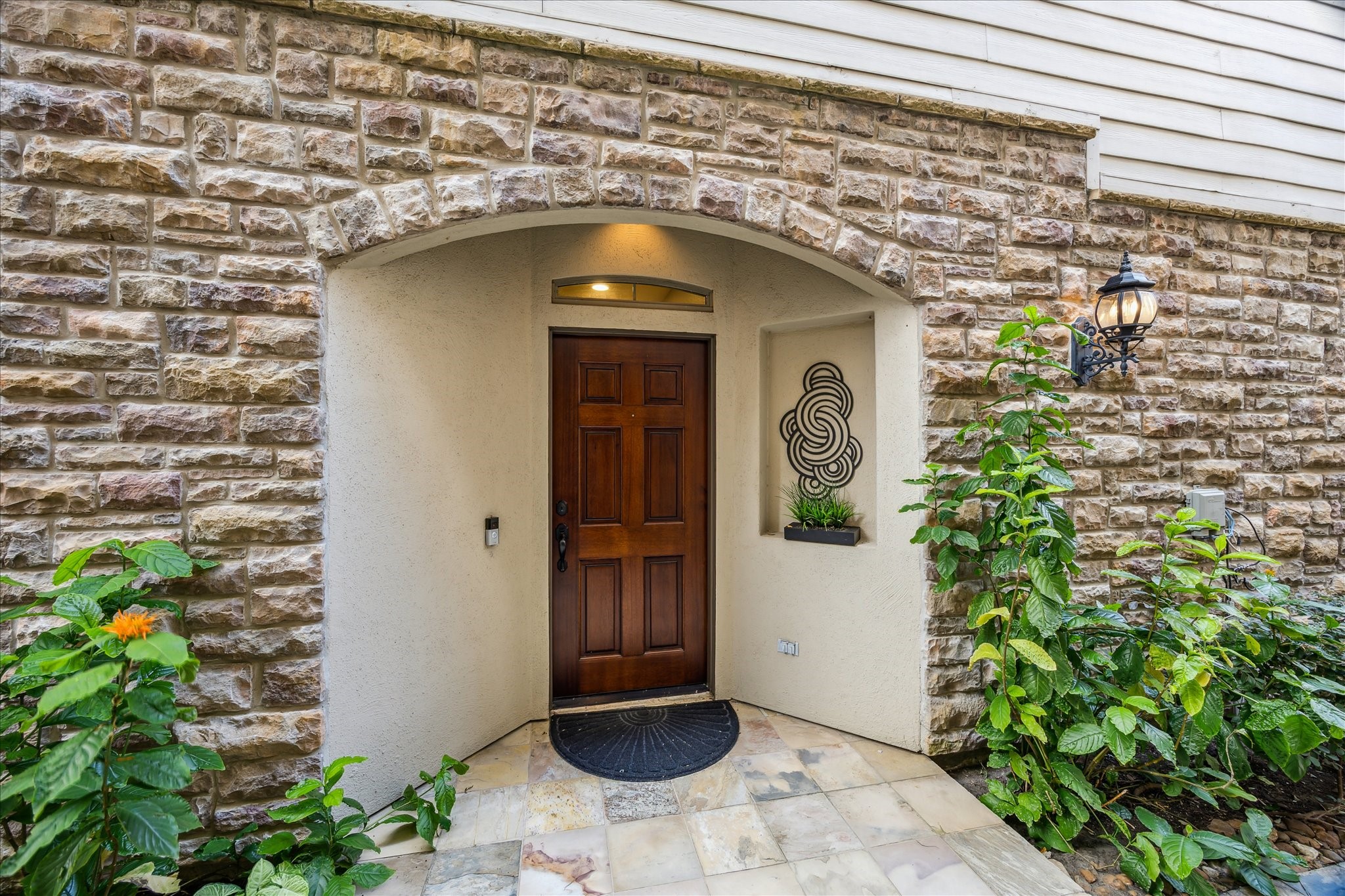 544 Bomar Street Houston, TX 77006 - Photo 9 of 43 FRONT ENTRANCE... From the moment you arrive, you’ll be welcomed by a beautifully landscaped stone and stucco exterior and a slate-tiled walkway that leads to an elegant entry.