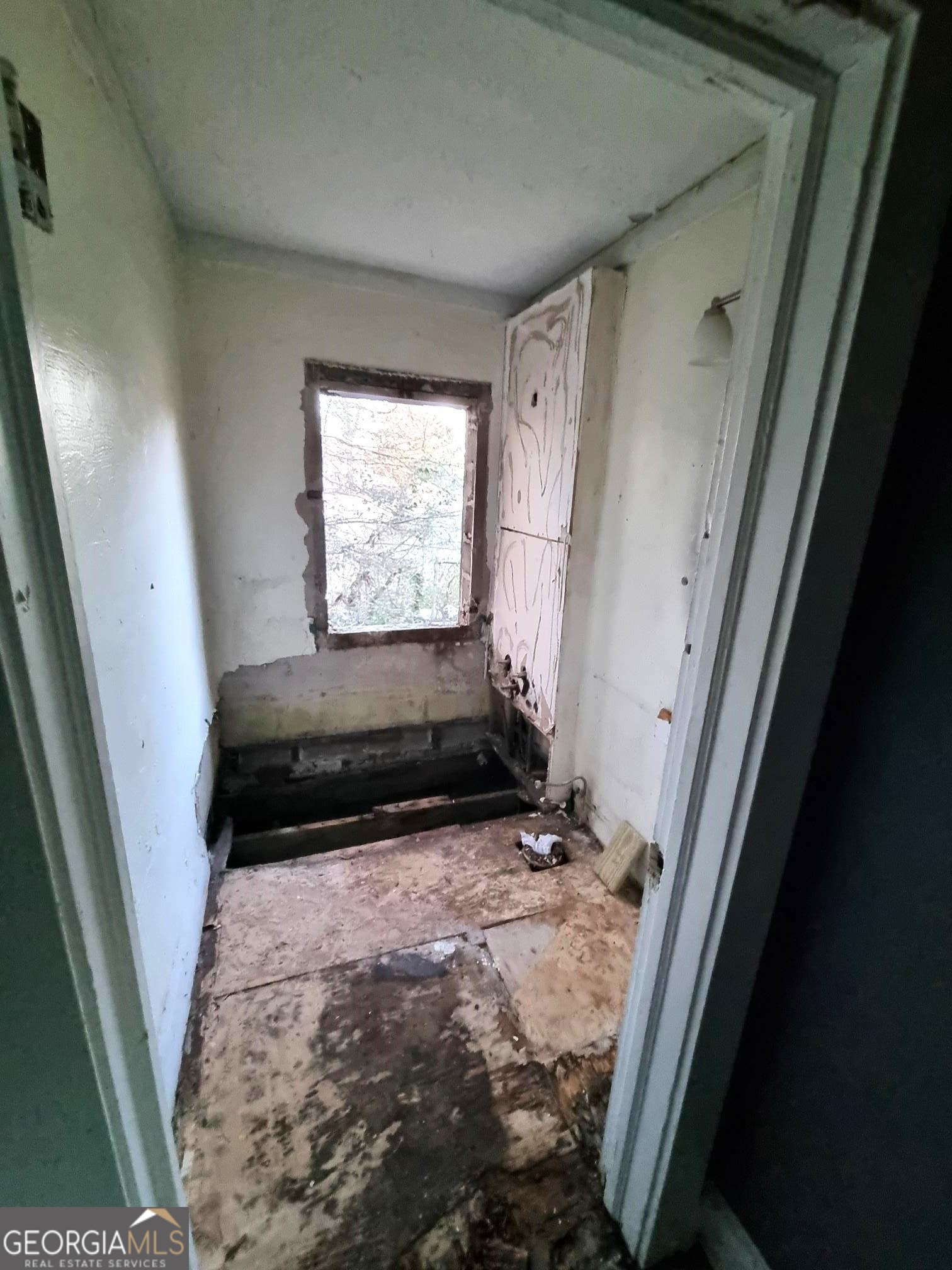 19 Landers Street Newnan, GA 30263 - Photo 14 of 40 a view of front door and porch