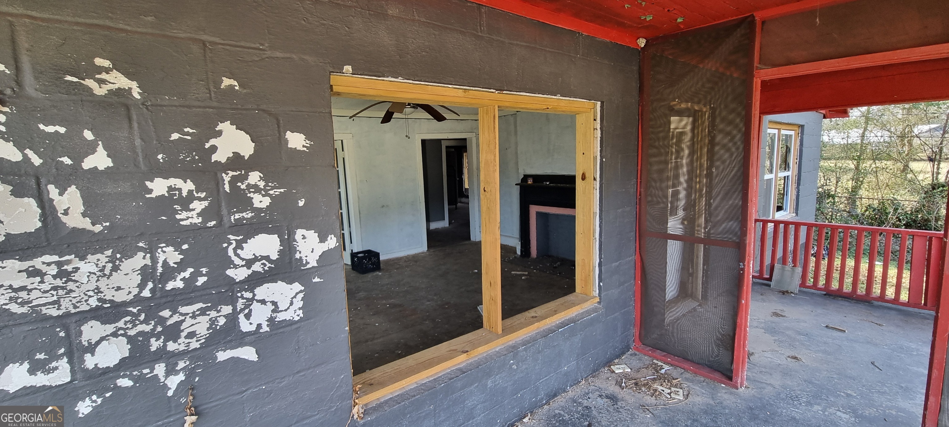 19 Landers Street Newnan, GA 30263 - Photo 15 of 40 a view of a entryway