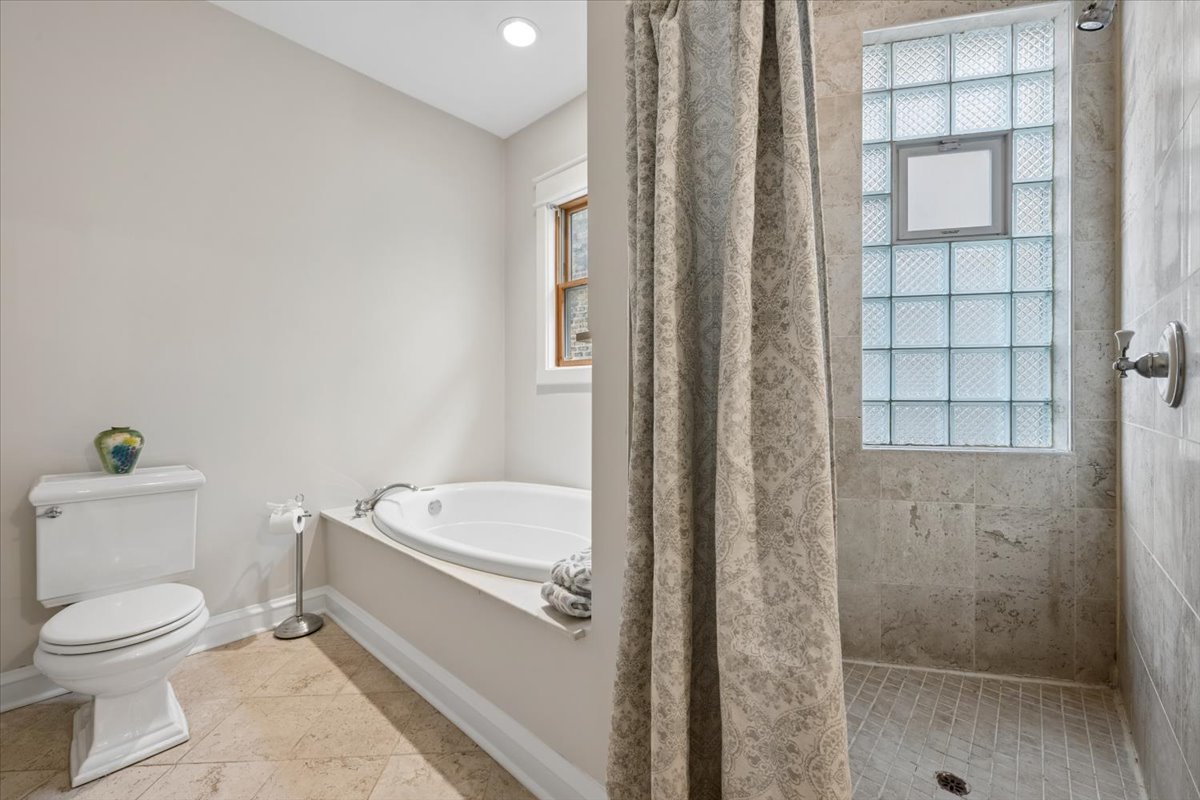 4237 North Wolcott Avenue Chicago, IL 60613 - Photo 31 of 38