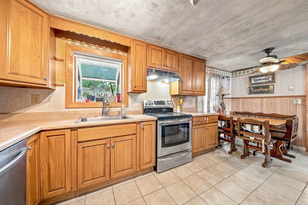34 Joseph Road Braintree, MA 02184 - Photo 12 of 37
