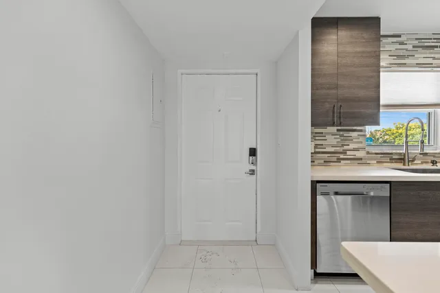 $298,000 | 809 West Oakland Park Boulevard, Unit K12, Oakland Park, FL 33309