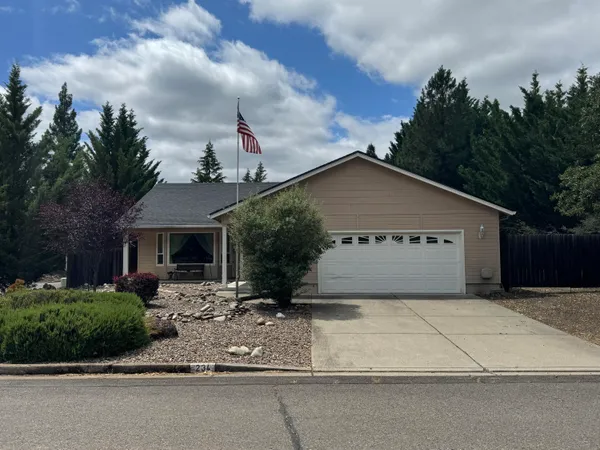$408,000 | 234 Penny Lane, Shady Cove, OR 97539