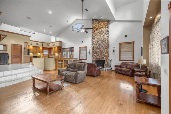 a view of front door with entryway