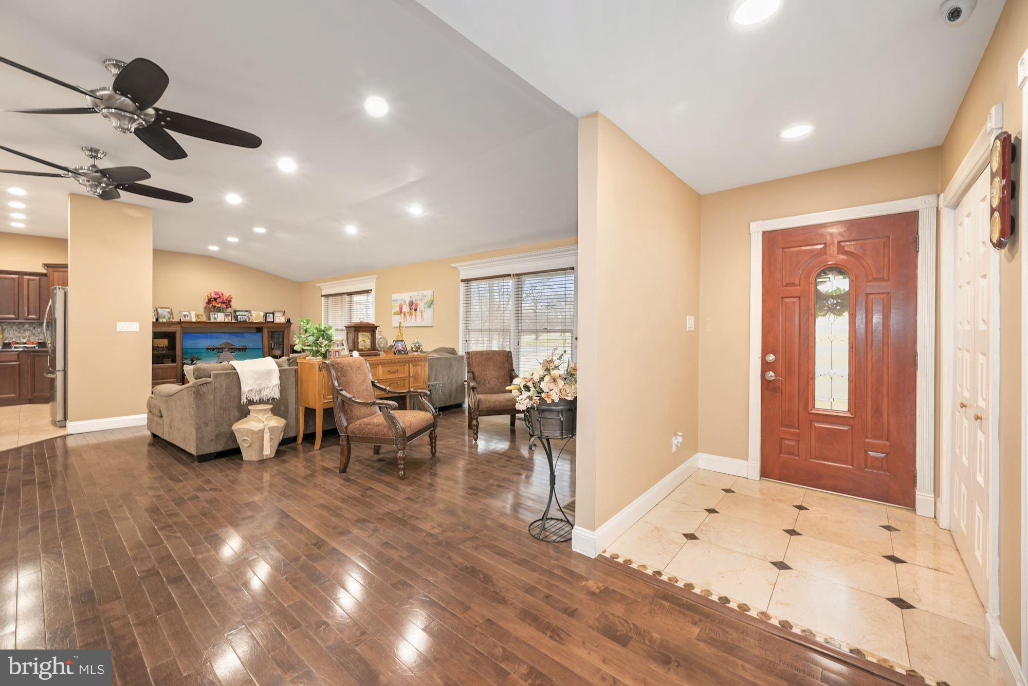 35 Conrow Road Delran, NJ 08075 - Photo 4 of 35 Foyer leading to the living room