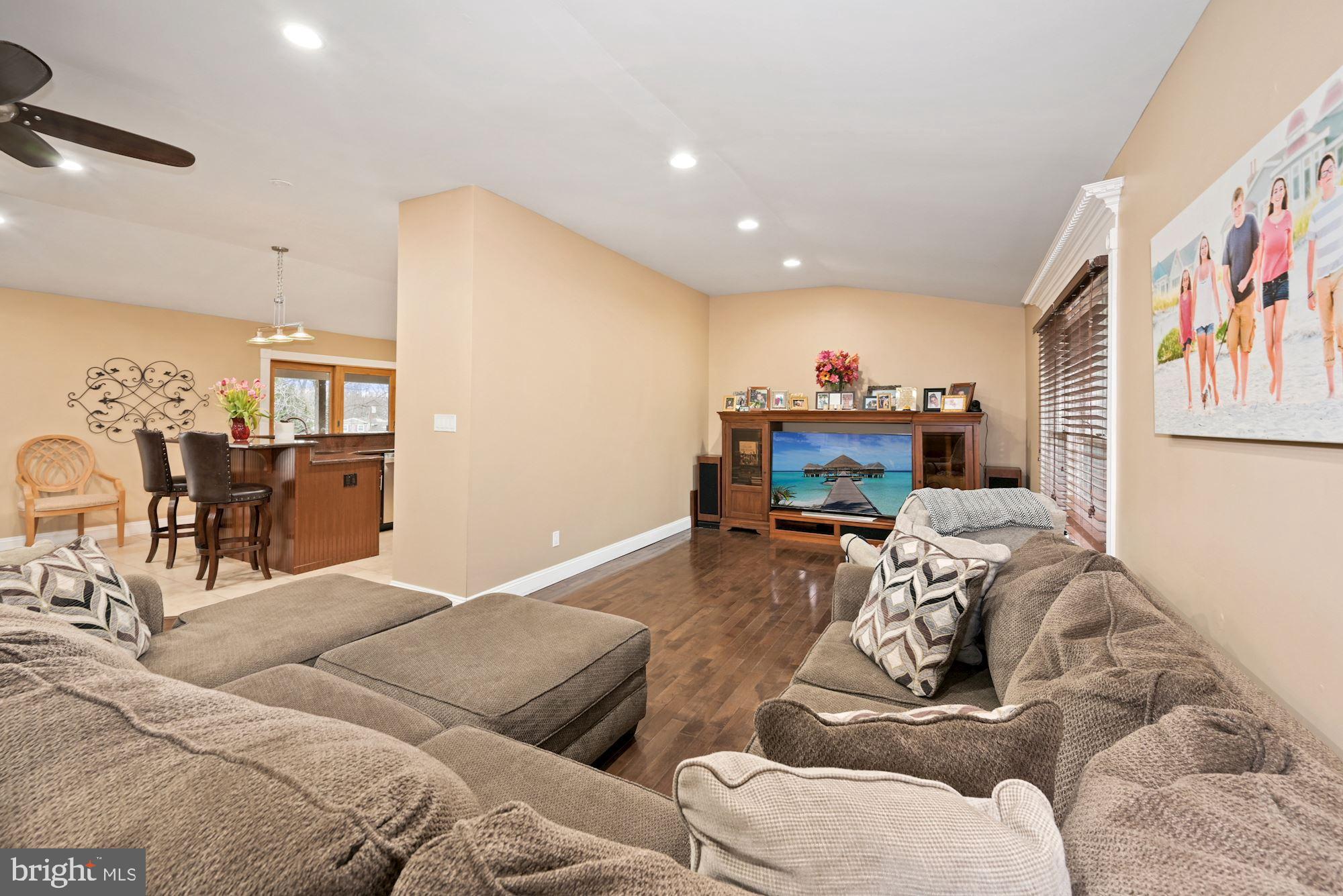35 Conrow Road Delran, NJ 08075 - Photo 5 of 35 Living room