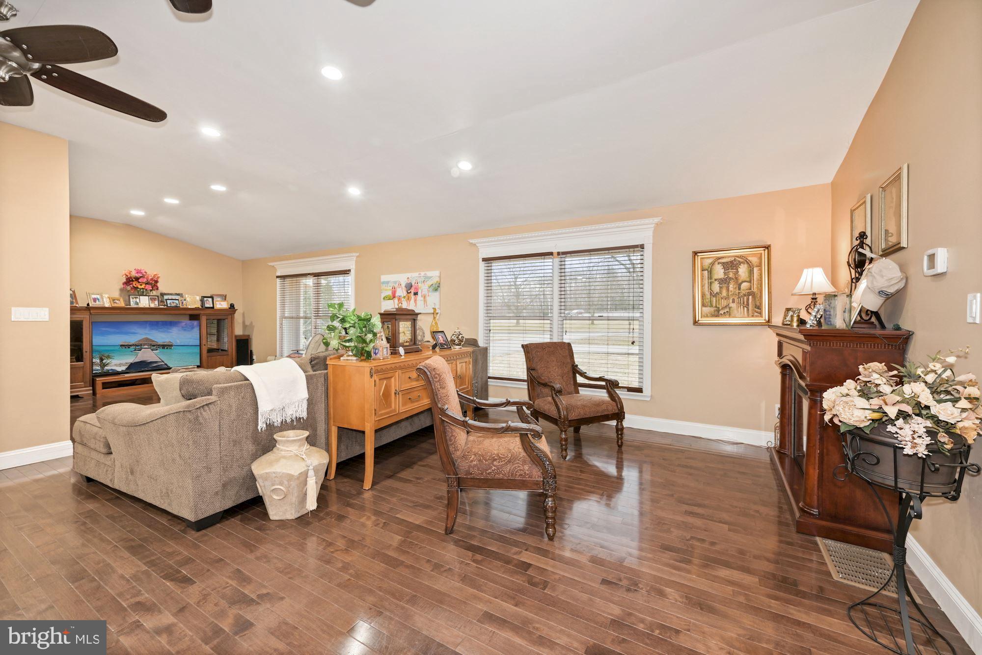 35 Conrow Road Delran, NJ 08075 - Photo 6 of 35 Living Room