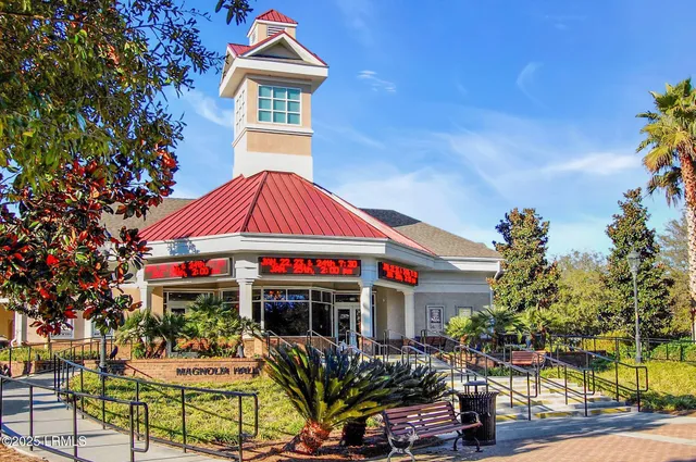 $515,000 | 11 Pinedrop Court, Bluffton, SC 29909