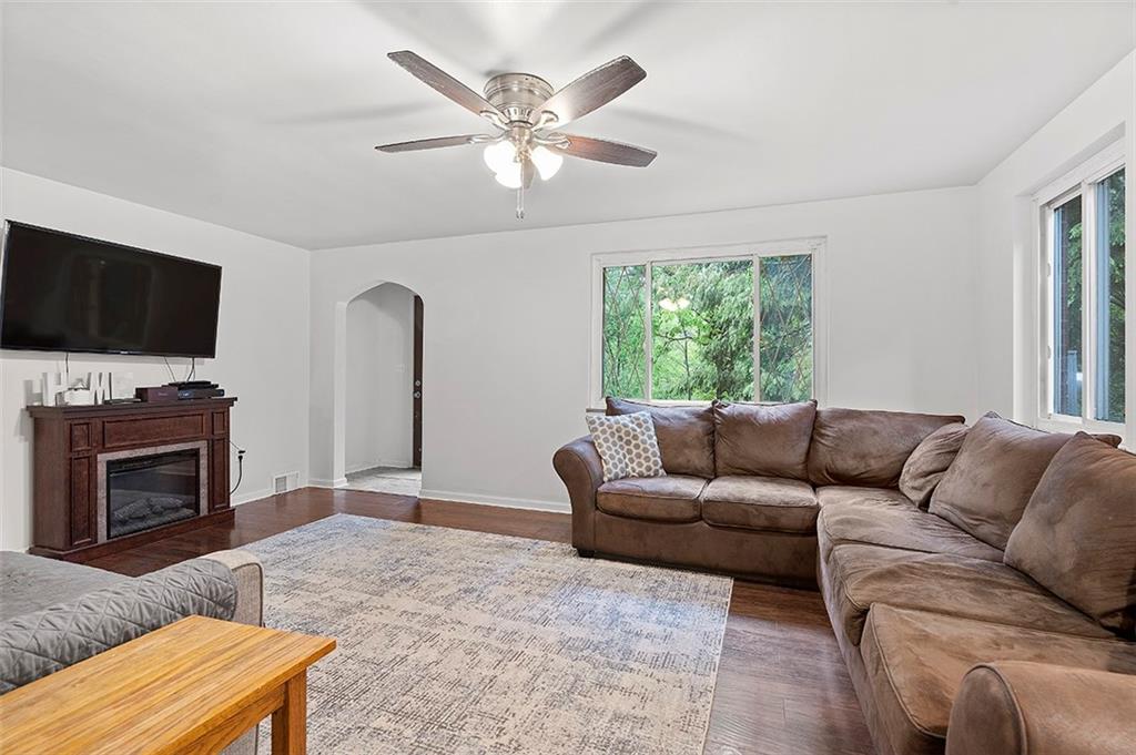1589 Arndt Road Pittsburgh, PA 15237 - Photo 5 of 23 Gallery Image 5