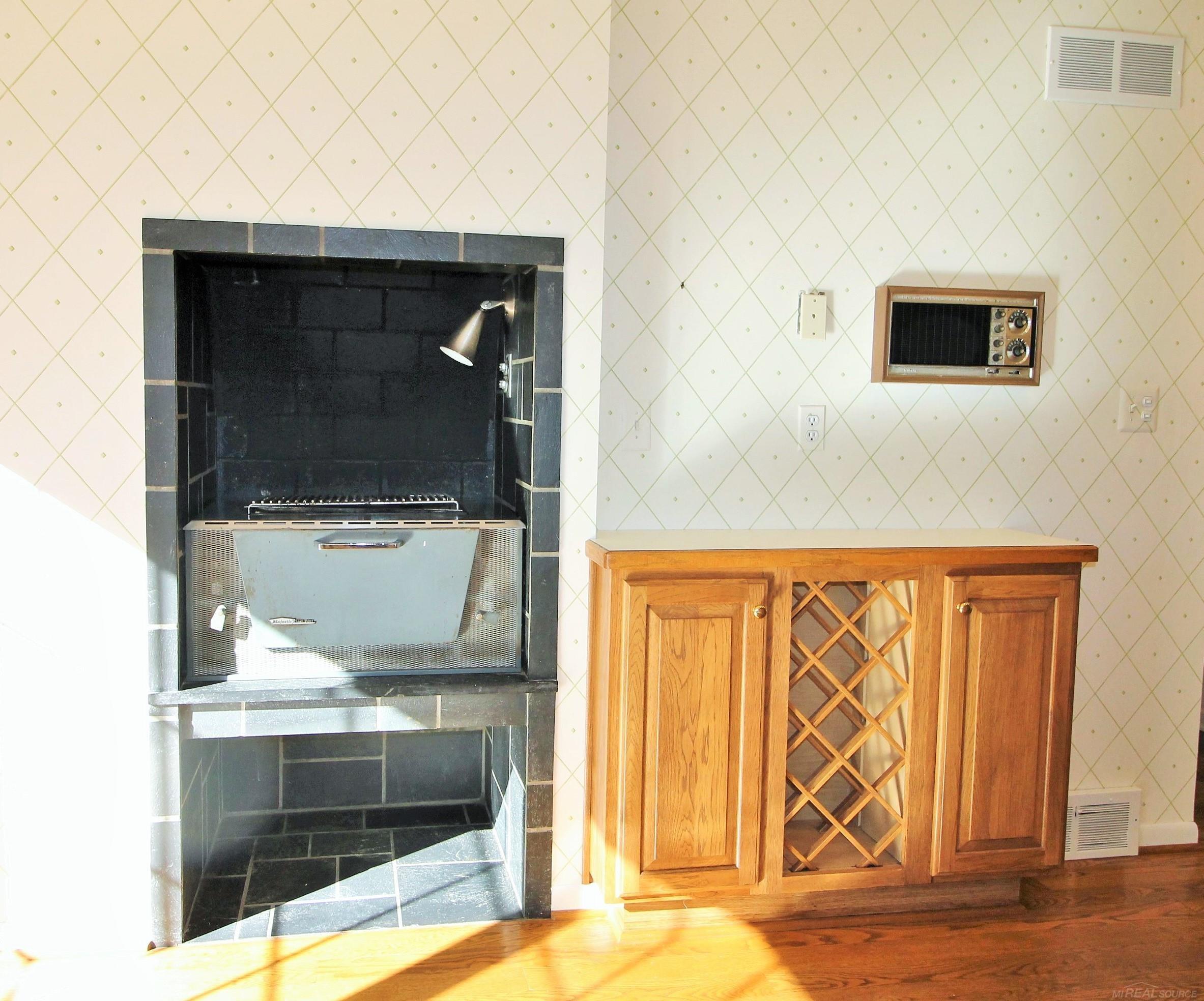 1341 Devonshire Road Grosse Pointe Park, MI 48230 - Photo 13 of 68