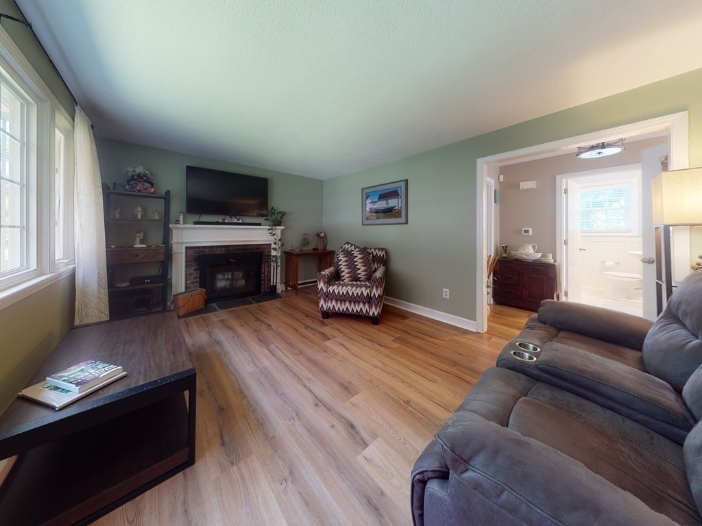 19 Upland Road Marlborough, MA 01752 - Photo 8 of 37 Gallery Image 8