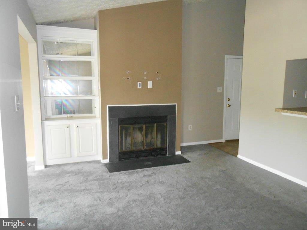6375 Greenfield Road, Unit 1510 Elkridge, MD 21075 - Photo 4 of 13 Living Room