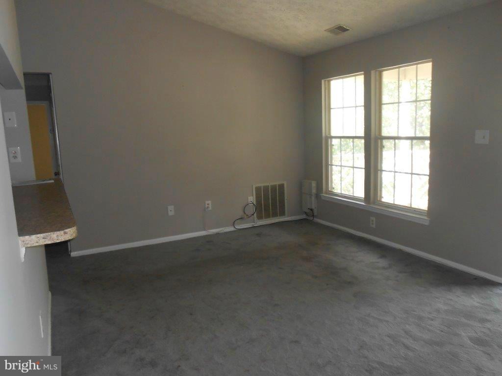 6375 Greenfield Road, Unit 1510 Elkridge, MD 21075 - Photo 5 of 13 Living Room