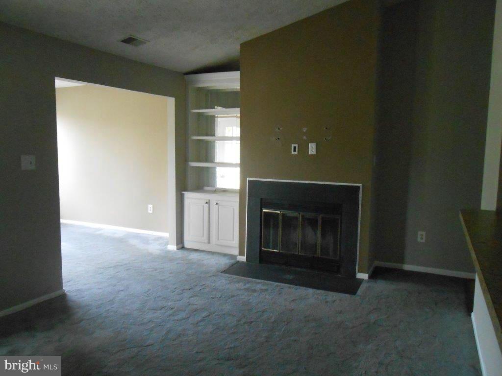 6375 Greenfield Road, Unit 1510 Elkridge, MD 21075 - Photo 6 of 13 Living Room