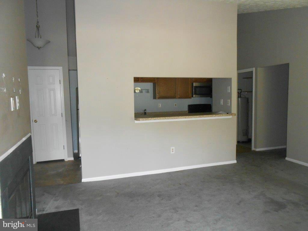 6375 Greenfield Road, Unit 1510 Elkridge, MD 21075 - Photo 7 of 13 Living Room