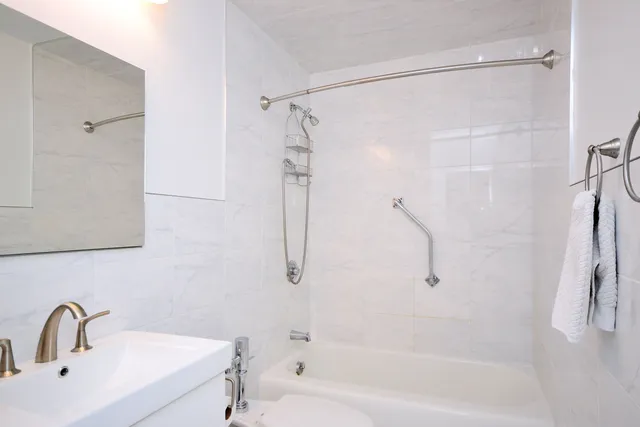 $2,400 | 3600 North Lake Shore Drive, Unit 621, Chicago, IL 60613