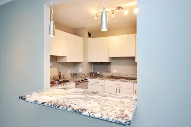 $2,400 | 3600 North Lake Shore Drive, Unit 621, Chicago, IL 60613