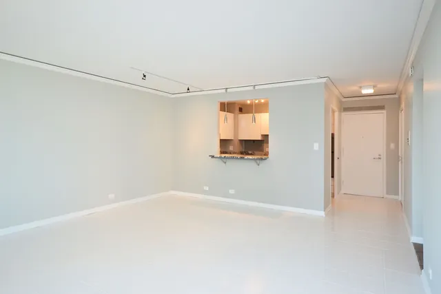 $2,400 | 3600 North Lake Shore Drive, Unit 621, Chicago, IL 60613