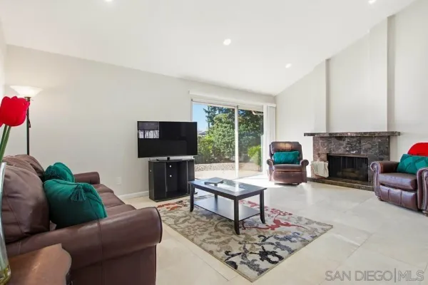 $3,890 | 17440 Plaza Cerado, Unit 71, San Diego, CA 92128