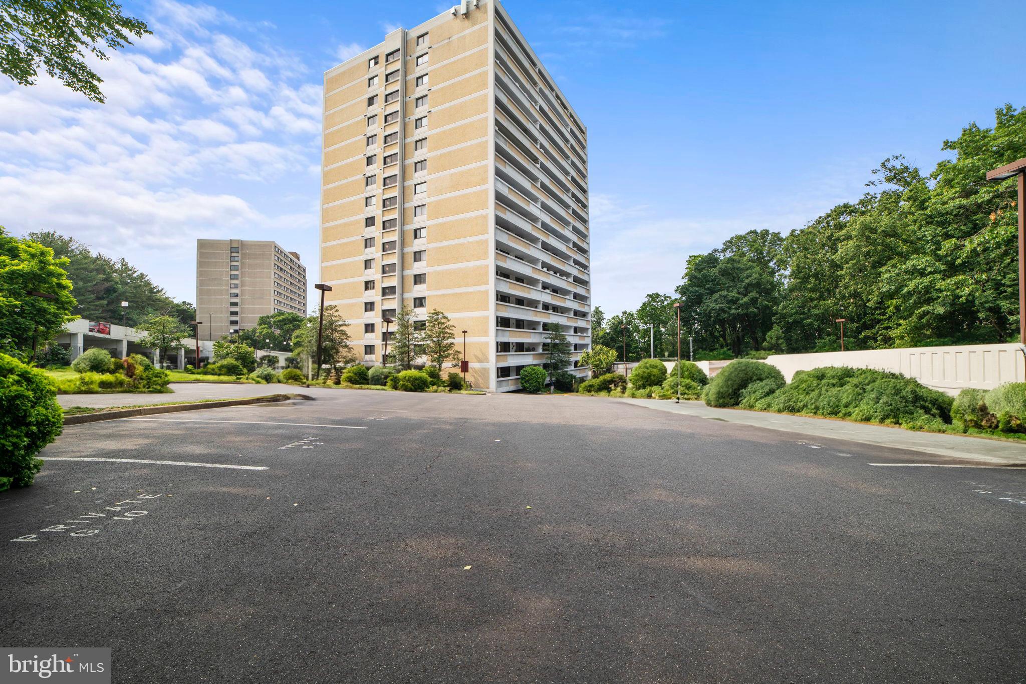 6101 Edsall Road, Unit 1003 Alexandria, VA 22304 - Photo 3 of 34 Gallery Image 3