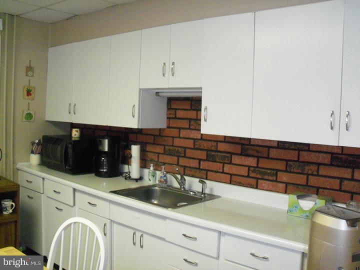 325 Crown Point Road Thorofare, NJ 08086 - Photo 13 of 17 Kitchen