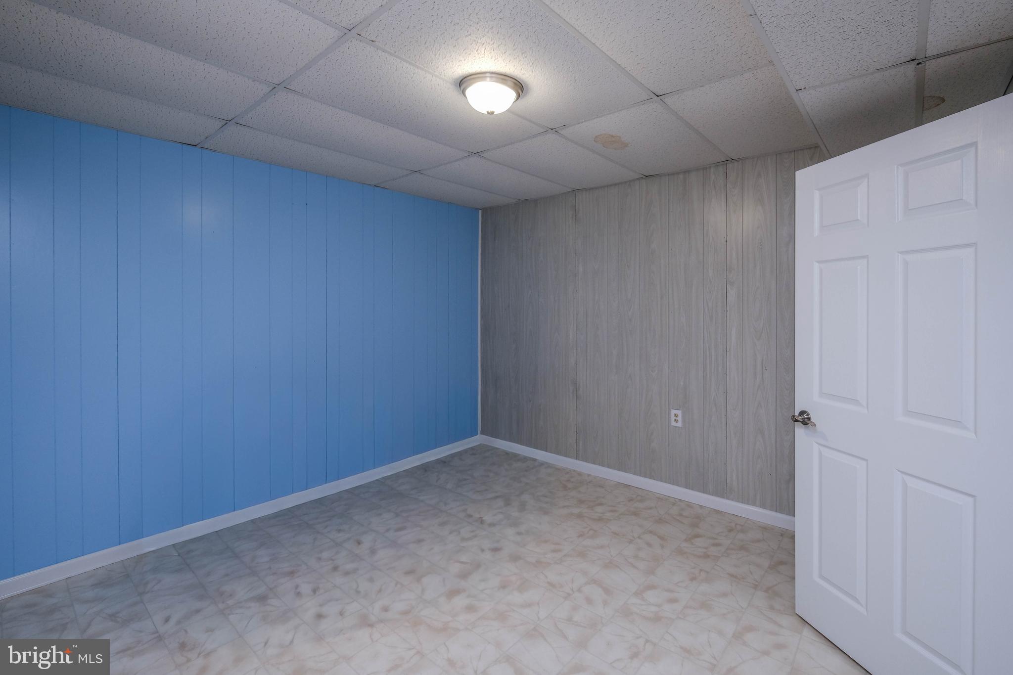 217 Silver Bell Lane Luray, VA 22835 - Photo 49 of 103 Office space/storage