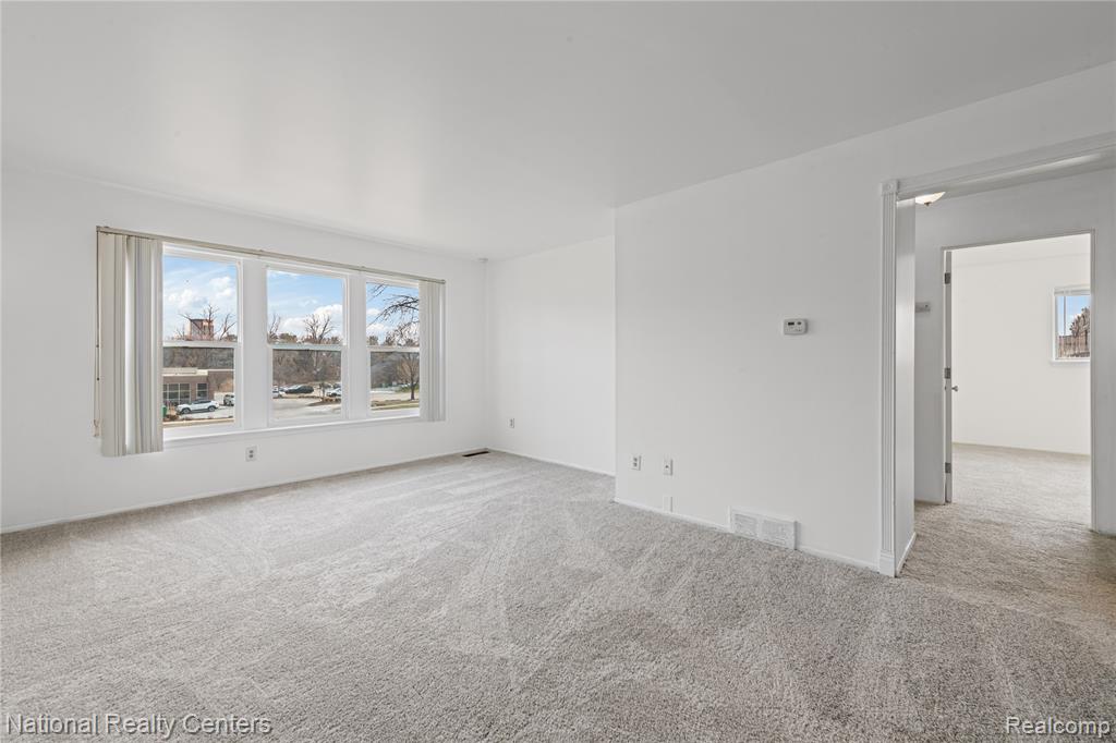25665 Lahser Road, Unit B3 Southfield, MI 48033 - Photo 6 of 22
