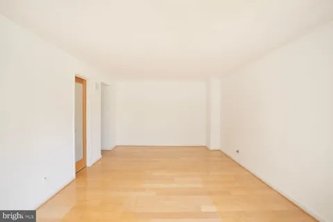 $475,000 | 1800 Old Meadow Road, Unit 813, McLean, VA 22102