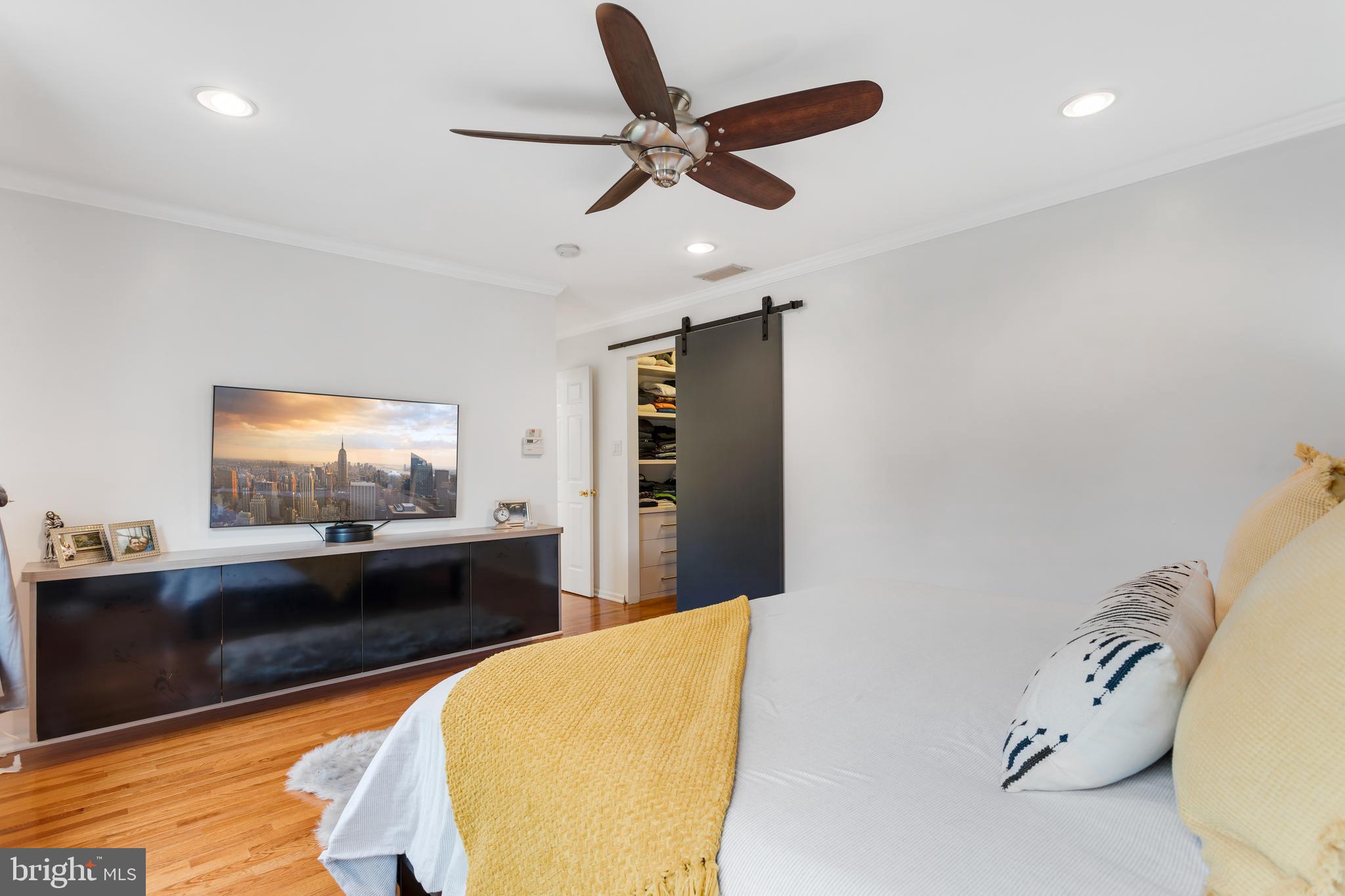 135 Cornflower Road Trenton, NJ 08620 - Photo 22 of 31 a living room with furniture and a flat screen tv