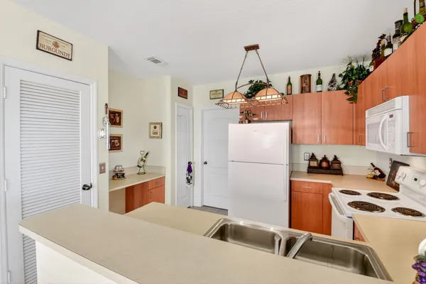 $2,300 | 501 Belmont Place, Boynton Beach, FL 33436