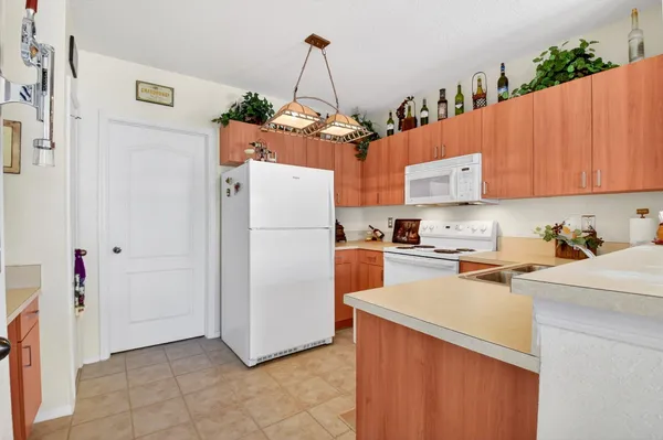 $2,300 | 501 Belmont Place, Boynton Beach, FL 33436