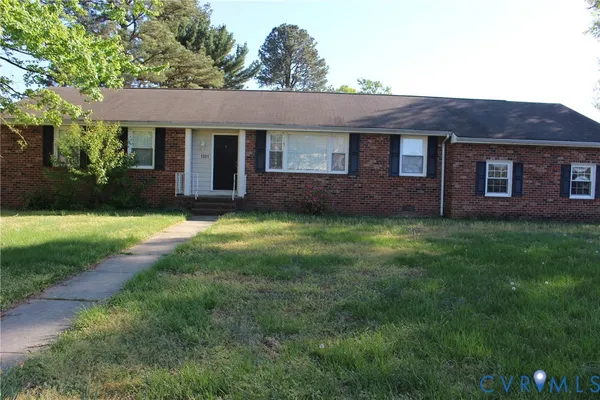 $2,000 | 1301 Canterbury Lane, Colonial Heights, VA 23834