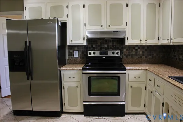 $2,000 | 1301 Canterbury Lane, Colonial Heights, VA 23834