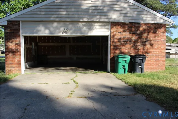 $2,000 | 1301 Canterbury Lane, Colonial Heights, VA 23834