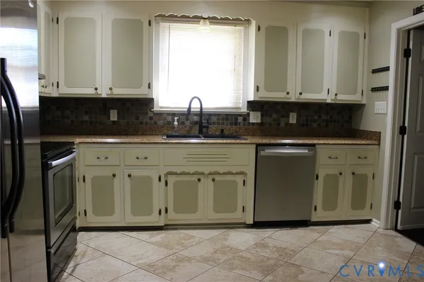 $2,000 | 1301 Canterbury Lane, Colonial Heights, VA 23834