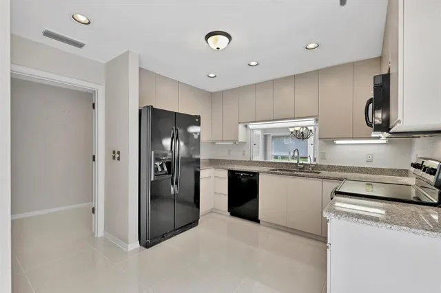 an empty room with windows and a ceiling fan