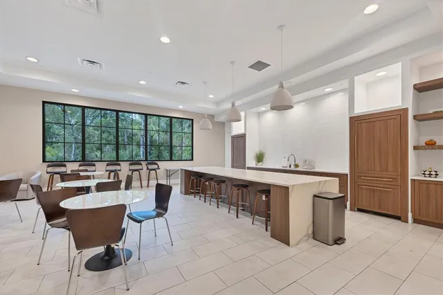 $400,000 | 4046 Highland Oaks Drive, Unit 47, Sarasota, FL 34235