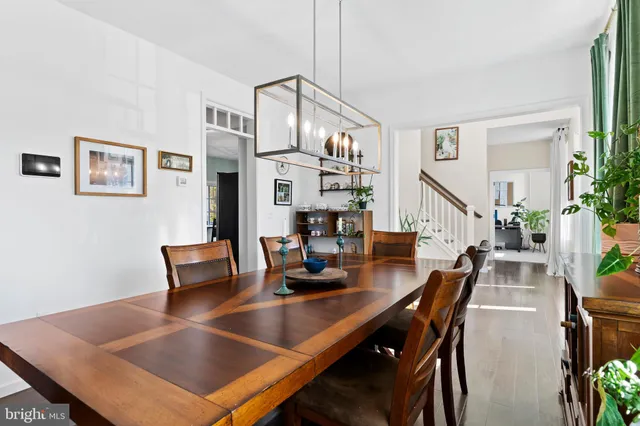 a view of a workspace with furniture