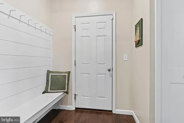 a view of a livingroom with furniture
