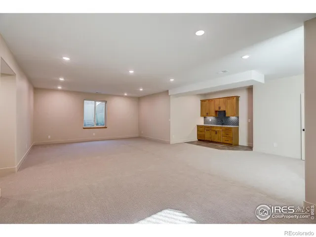 a view of empty room with window