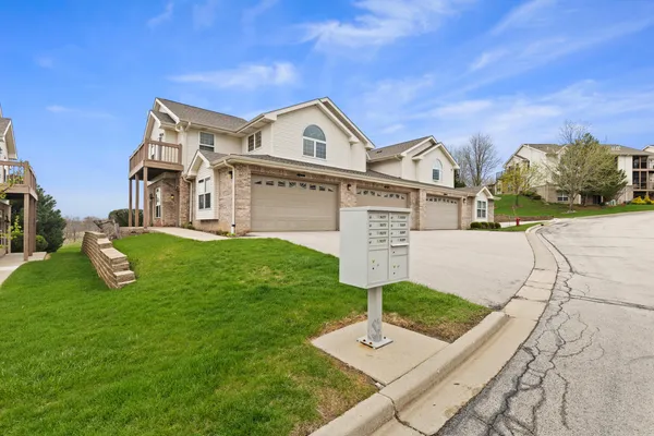 $384,900 | 9277 South 51st Street, Unit 601, Franklin, WI 53132