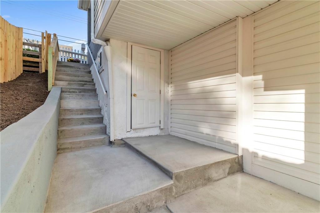 841 Railroad Street McKees Rocks, PA 15136 - Photo 34 of 44 a view of entryway