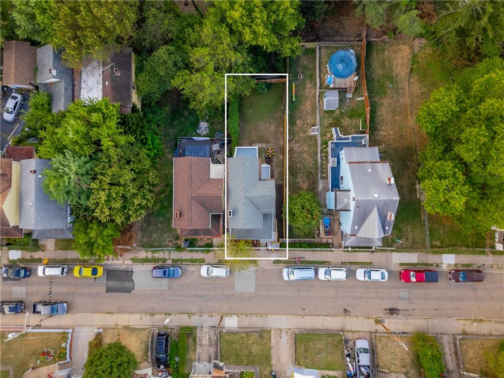 841 Railroad Street McKees Rocks, PA 15136 - Photo 41 of 44 an aerial view of multiple houses with yard