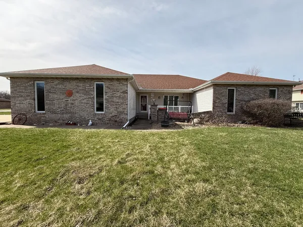 $299,900 | 14133 Rebecca Lane, Clinton, IL 61727