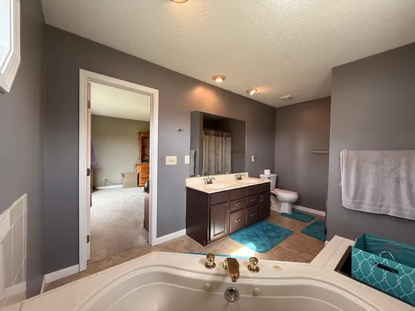 $299,900 | 14133 Rebecca Lane, Clinton, IL 61727
