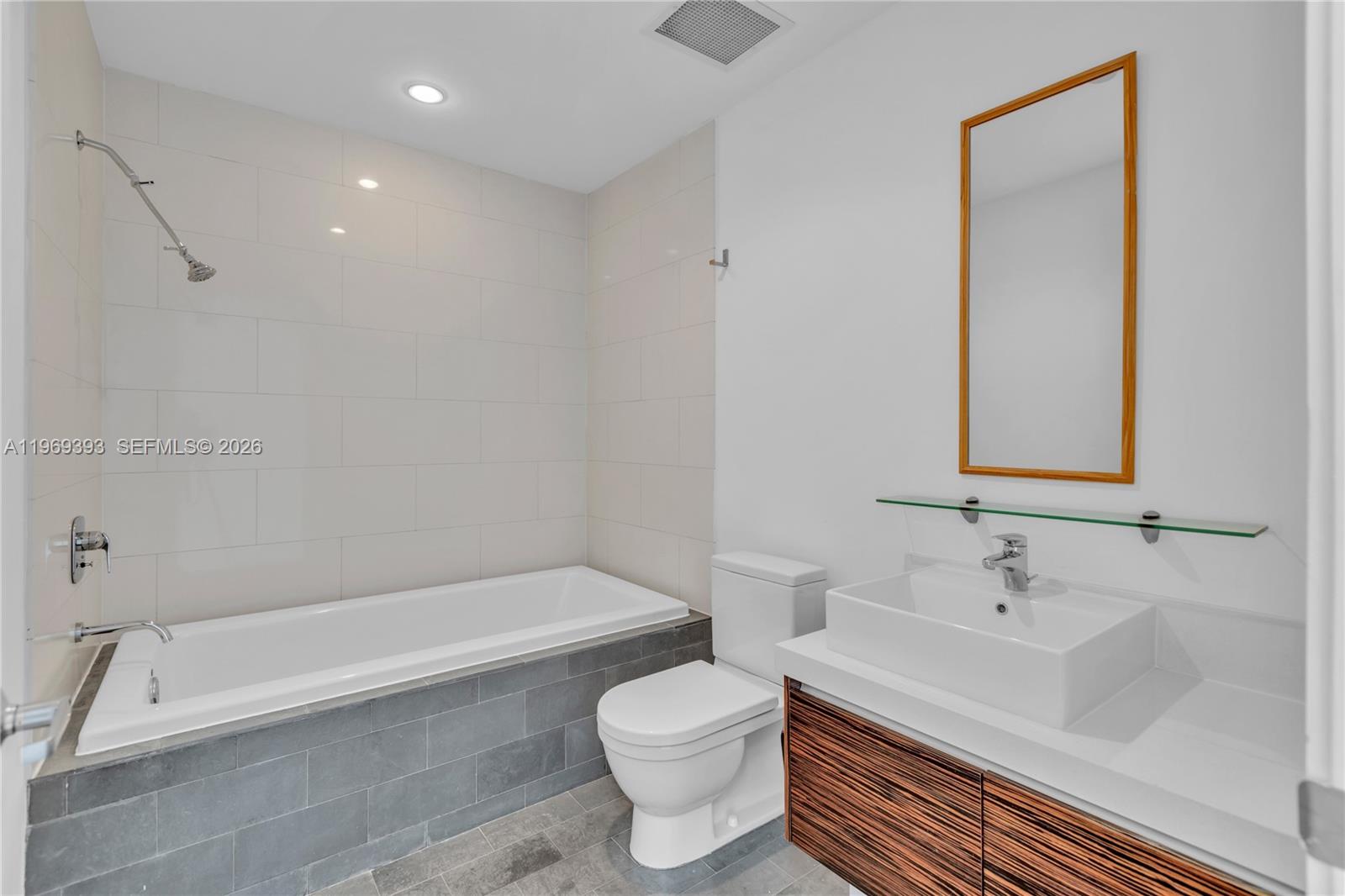 1100 Biscayne Boulevard, Unit 2706 Miami, FL 33132 - Photo 18 of 26 2nd Bathroom
